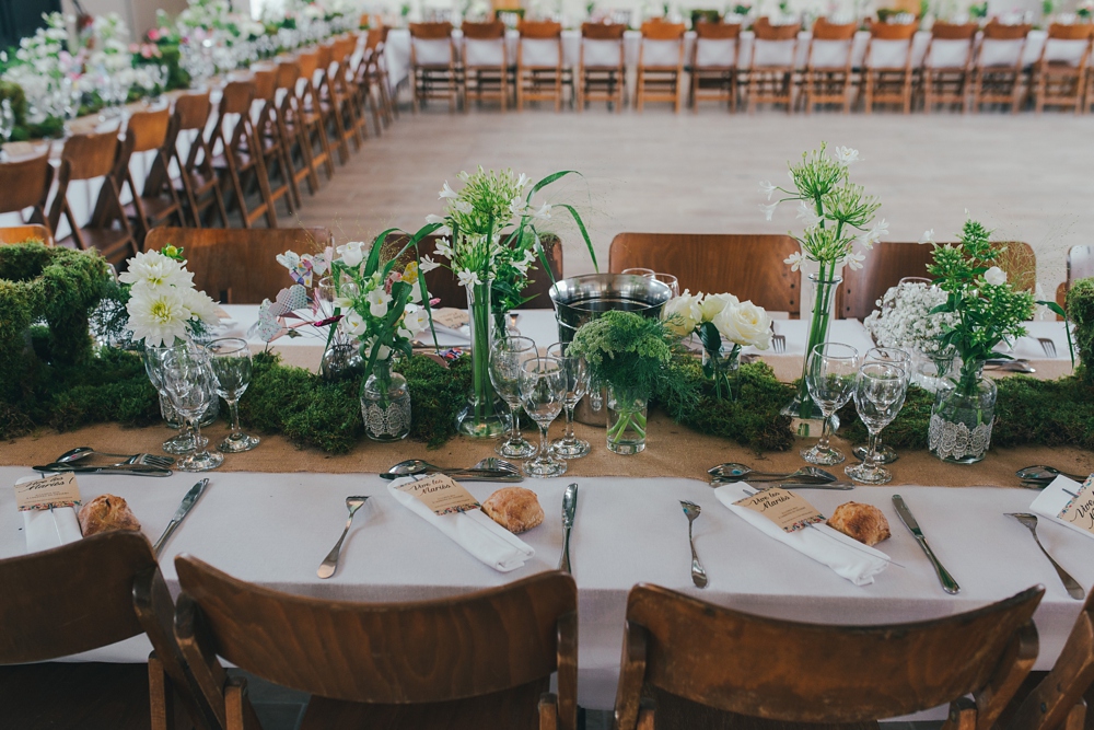 Mariage simple, végétal, fleuri, rustique à l'abbaye de Saint Martin de Boscherville en Normandie et réception de mariage aux grange de Bosc Grimont ; robe fluide dentelle, 2cv, polaroïd, costume et noeud papillon liberty par Emmanuelle Auzou de Vogue Photography, french wedding photographer in Normandy - mariage granges de bosc grimont