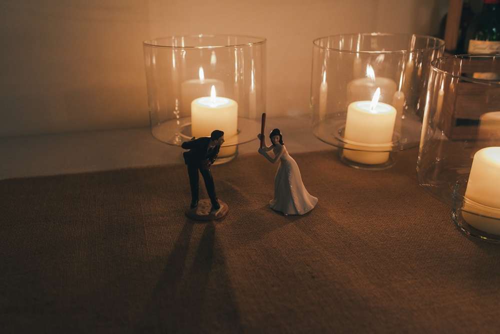 Mariage simple, végétal, fleuri, rustique à l'abbaye de Saint Martin de Boscherville en Normandie et réception de mariage aux grange de Bosc Grimont ; robe fluide dentelle, 2cv, polaroïd, costume et noeud papillon liberty par Emmanuelle Auzou de Vogue Photography, french wedding photographer in Normandy