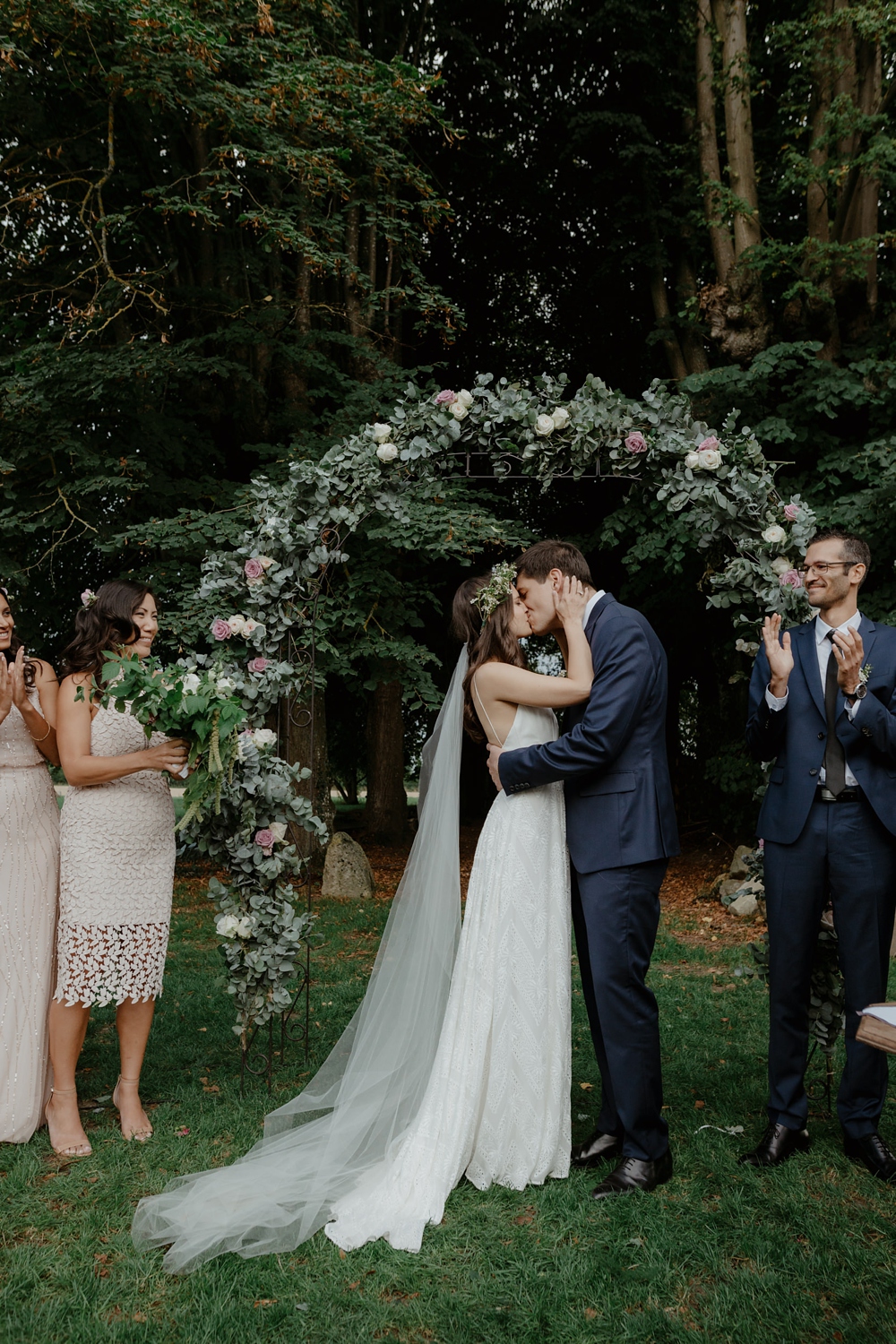 Mariage au Domaine de Quincampoix - Mariage franco-canadien laïque en extérieur avec robe Rue de Seine - Emmanuelle Auzou photographe de mariage