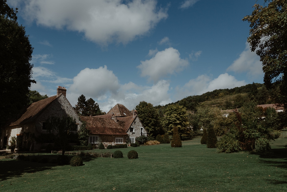 Mariage à la Dîme de Giverny en Normandie, robe Laure de Sagazan, photographe Emmanuelle Auzou - Vogue Photography
