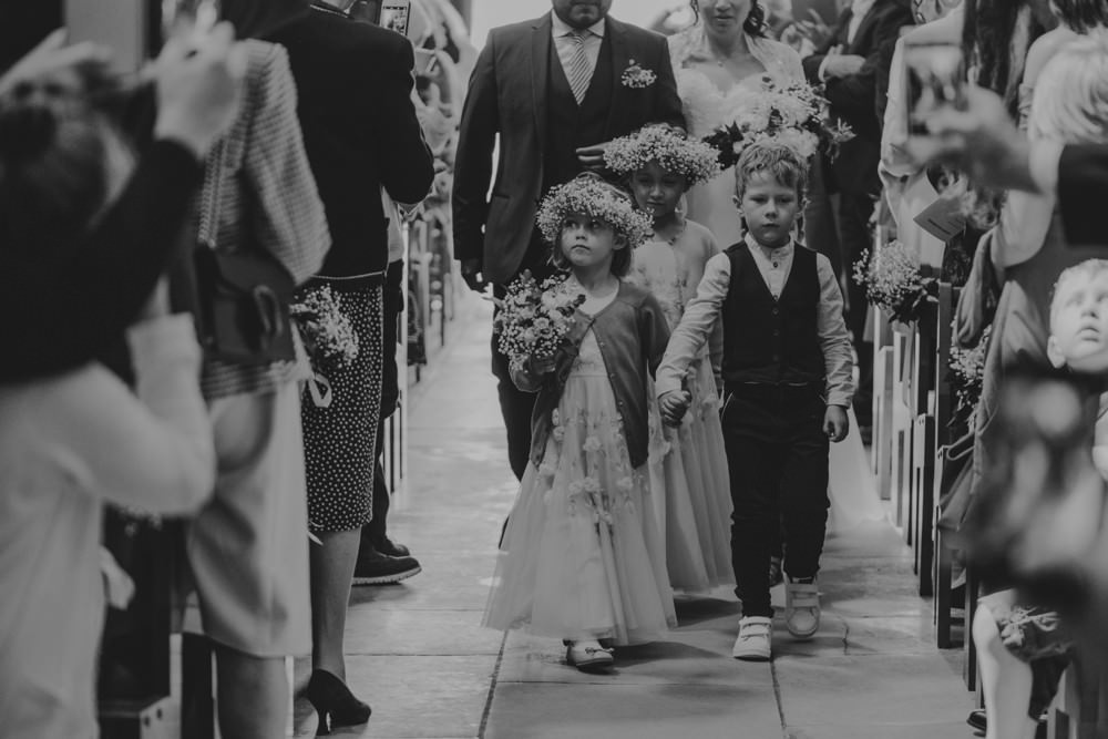 Photographe de mariage à l'Orangerie Saint Jean à La Chapelle sur Dun en Normandie - Eglise du Bourg Dun