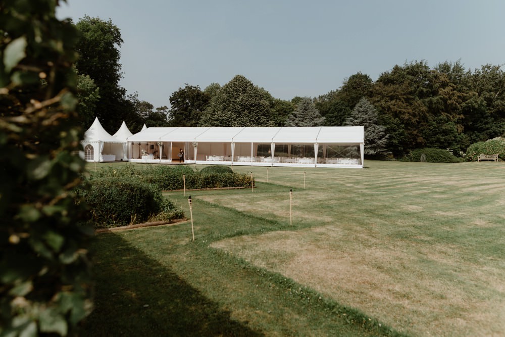 Photographe de mariage à l'Orangerie Saint Jean à La Chapelle sur Dun en Normandie - Salle de réception à la campagne, mariage sous tente