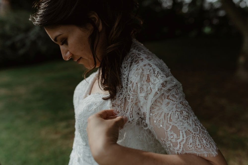 Photographe de mariage à l'Orangerie Saint Jean à La Chapelle sur Dun en Normandie - Salle de réception à la campagne, mariage sous tente, fleuriste Aude de Boishebert, robe Rosa Clara