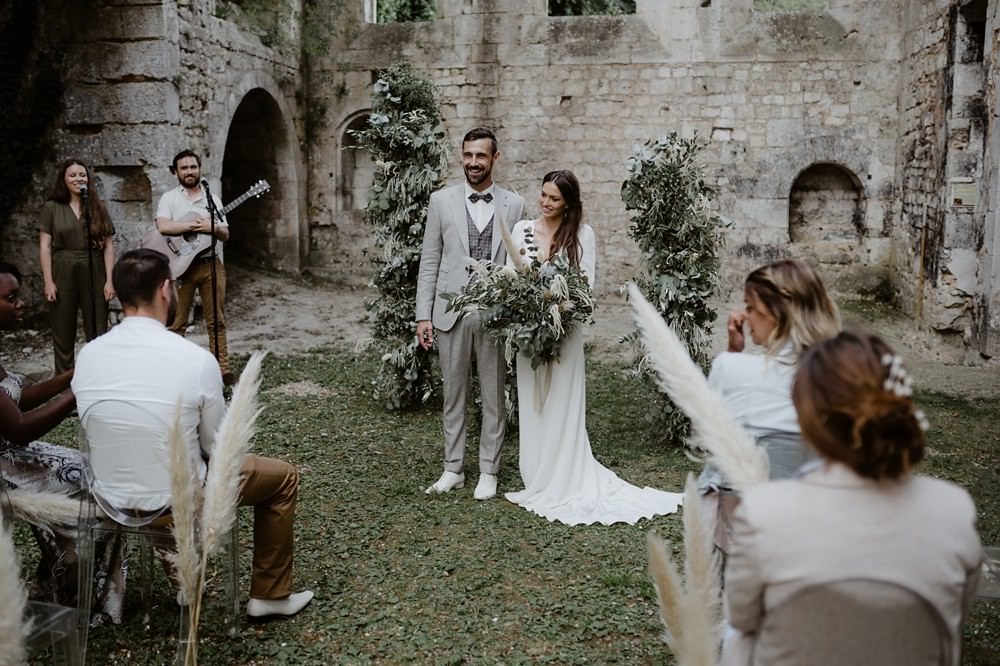 Mariage intime et minimaliste à l'Abbaye de Fontaine Guérard - Emmanuelle Auzou Photographe