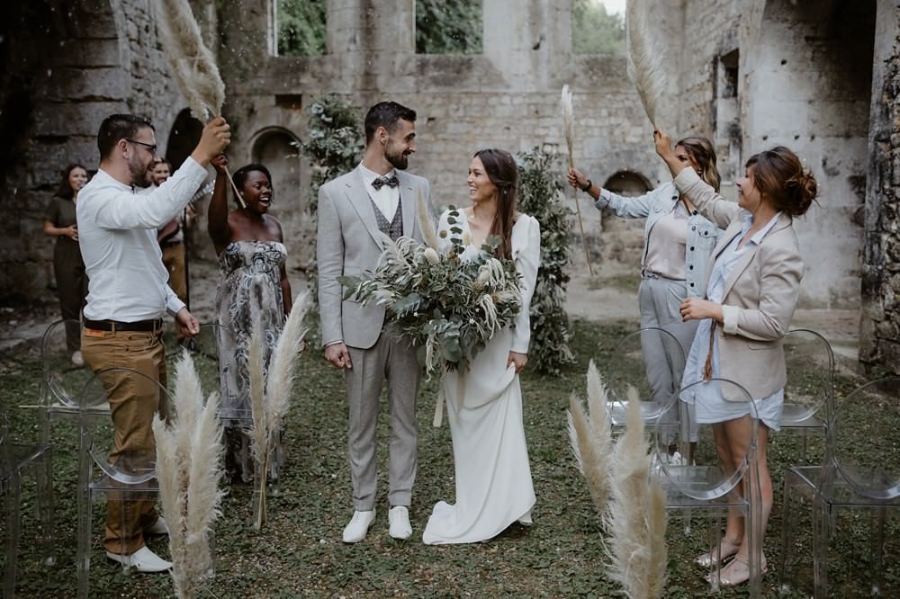 Mariage intime et minimaliste à l'Abbaye de Fontaine Guérard - Emmanuelle Auzou Photographe