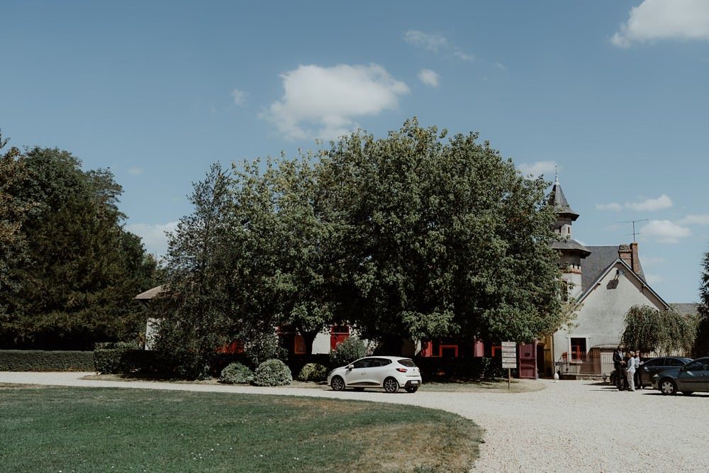 Mariage au Château Barthélémy à Paray-Douaville 78 - Mariage gay avec cérémonie laïque en extérieur - Photographies et Film par Emmanuelle Auzou et Laurent Hersent