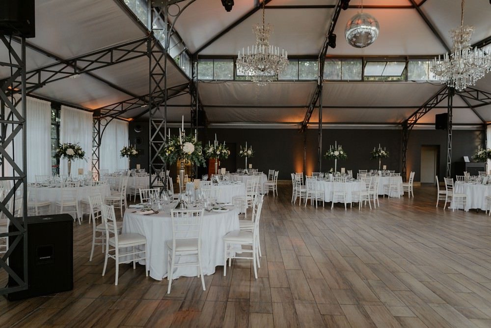 Mariage au Château Barthélémy à Paray-Douaville 78 - Mariage gay avec cérémonie laïque en extérieur - Photographies et Film par Emmanuelle Auzou et Laurent Hersent