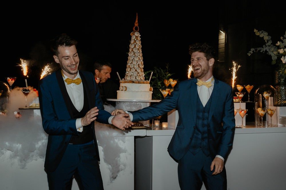Mariage au Château Barthélémy à Paray-Douaville 78 - Mariage gay avec cérémonie laïque en extérieur - Photographies et Film par Emmanuelle Auzou et Laurent Hersent