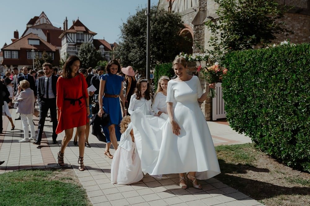 Photographe Mariage Le Touquet - Reportage de mariage dans la maison familiale, puis à l'église du Touquet puis à l'Opale Corner près de l'hippodrome du Touquet - Emmanuelle Auzou photographe de mariage