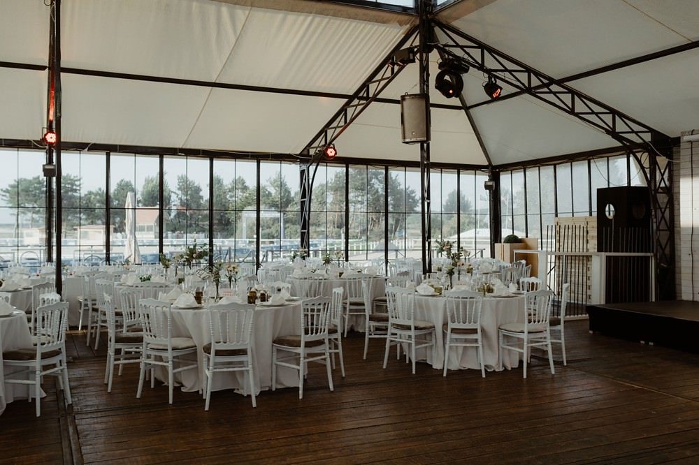 Photographe Mariage Le Touquet - Reportage de mariage dans la maison familiale, puis à l'église du Touquet puis à l'Opale Corner près de l'hippodrome du Touquet - Emmanuelle Auzou photographe de mariage