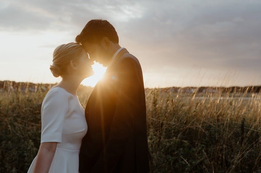 Photographe Mariage Le Touquet - Reportage de mariage dans la maison familiale, puis à l'église du Touquet puis à l'Opale Corner près de l'hippodrome du Touquet - Emmanuelle Auzou photographe de mariage