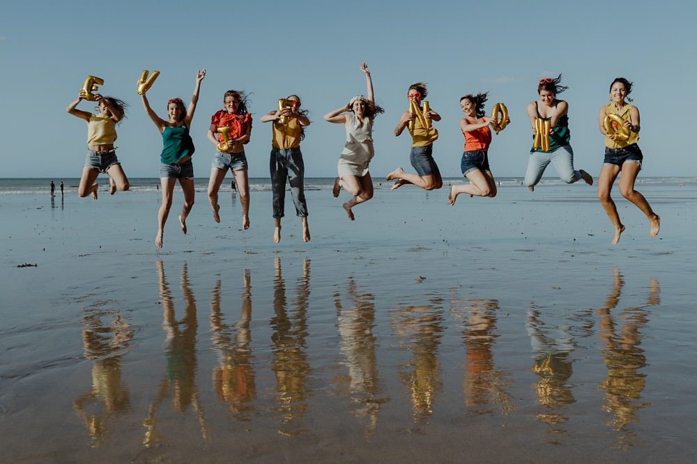 Idée originale d'activité EVJF (enterrement de vie de jeune fille) : séance ou shooting photo entre copines par Emmanuelle AUZOU photographe