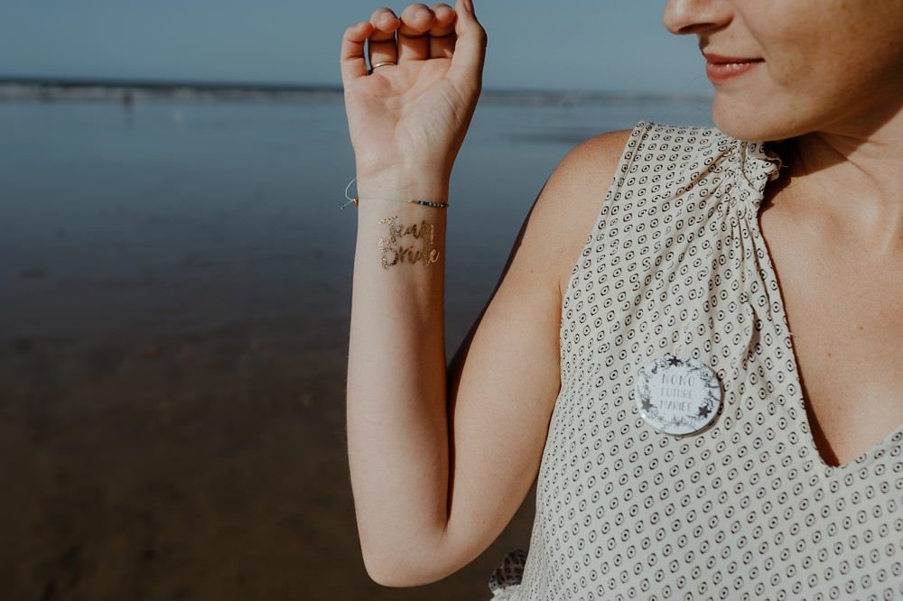 Tatouage Team Bride Idée originale d'activité EVJF (enterrement de vie de jeune fille) : séance ou shooting photo entre copines par Emmanuelle AUZOU photographe