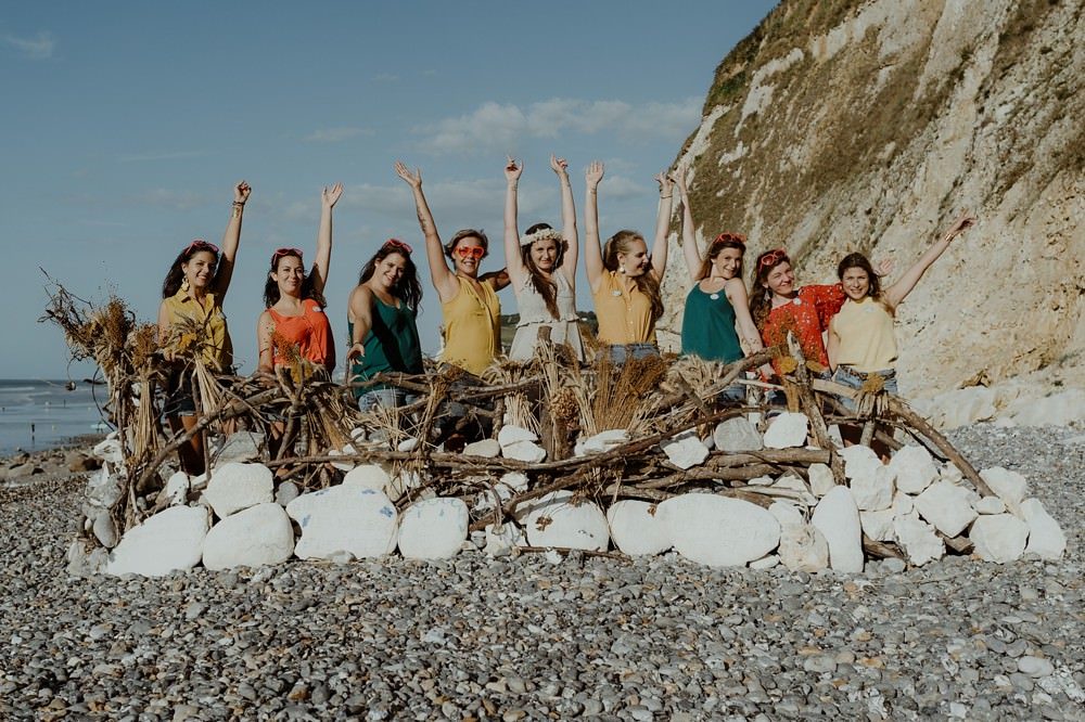 Idée originale d'activité EVJF (enterrement de vie de jeune fille) : séance ou shooting photo entre copines par Emmanuelle AUZOU photographe