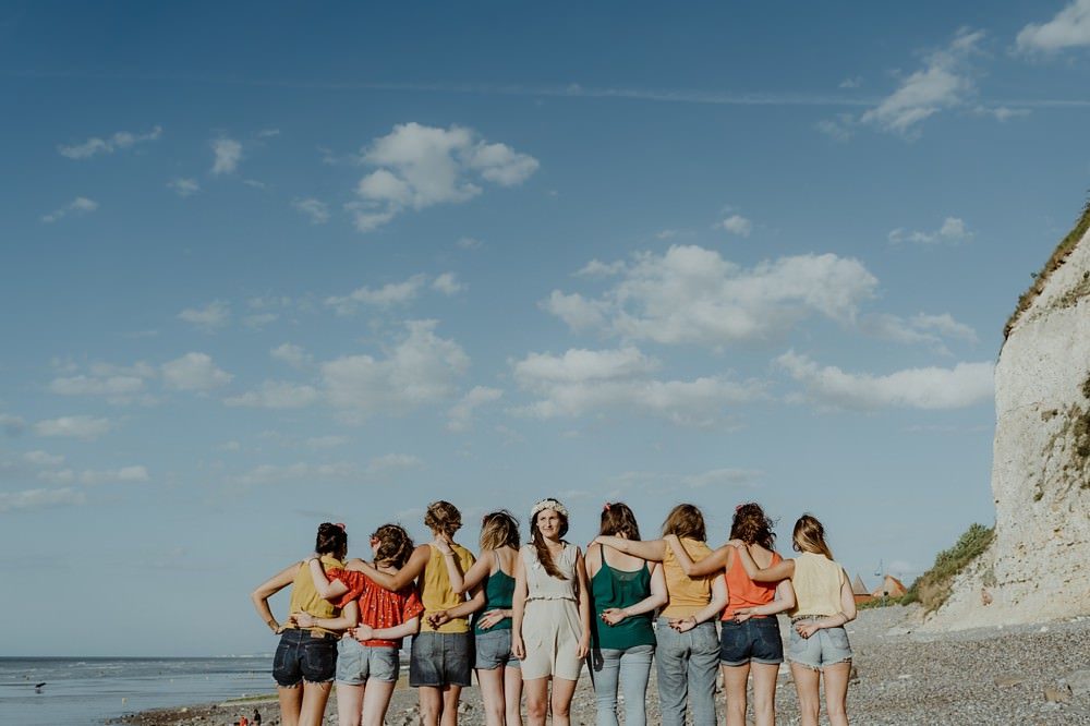 Idée originale d'activité EVJF (enterrement de vie de jeune fille) : séance ou shooting photo entre copines par Emmanuelle AUZOU photographe