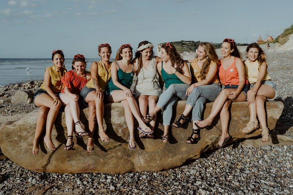 Idée originale d'activité EVJF (enterrement de vie de jeune fille) : séance ou shooting photo entre copines par Emmanuelle AUZOU photographe