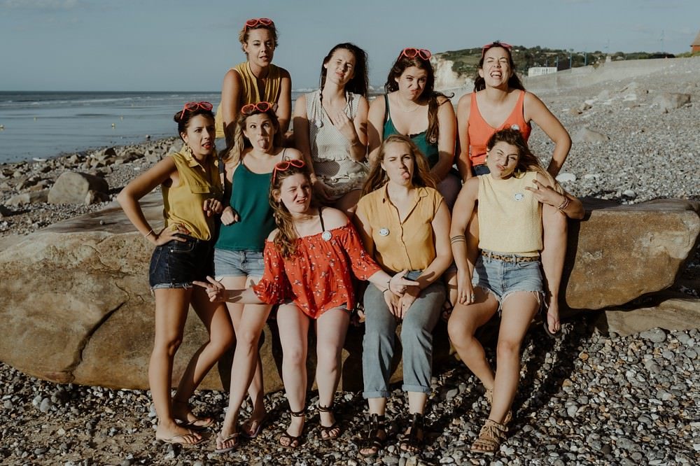 Idée originale d'activité EVJF (enterrement de vie de jeune fille) : séance ou shooting photo entre copines par Emmanuelle AUZOU photographe