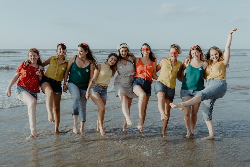 Idée originale d'activité EVJF (enterrement de vie de jeune fille) : séance ou shooting photo entre copines par Emmanuelle AUZOU photographe