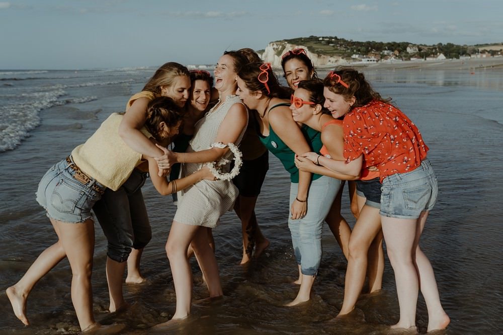 Idée originale d'activité EVJF (enterrement de vie de jeune fille) : séance ou shooting photo entre copines par Emmanuelle AUZOU photographe