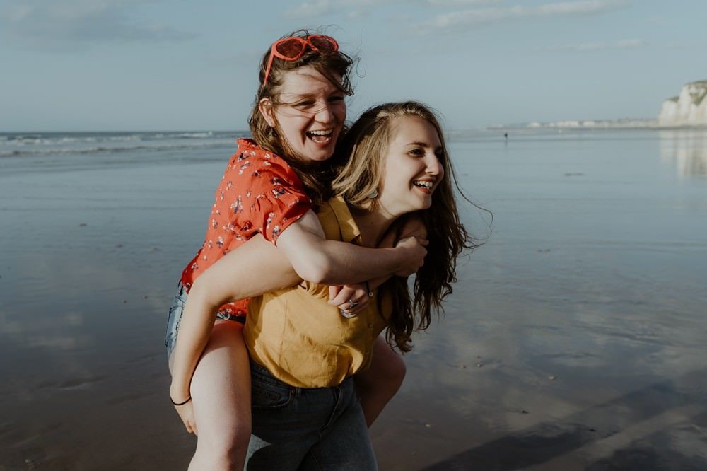 Idée originale d'activité EVJF (enterrement de vie de jeune fille) : séance ou shooting photo entre copines par Emmanuelle AUZOU photographe