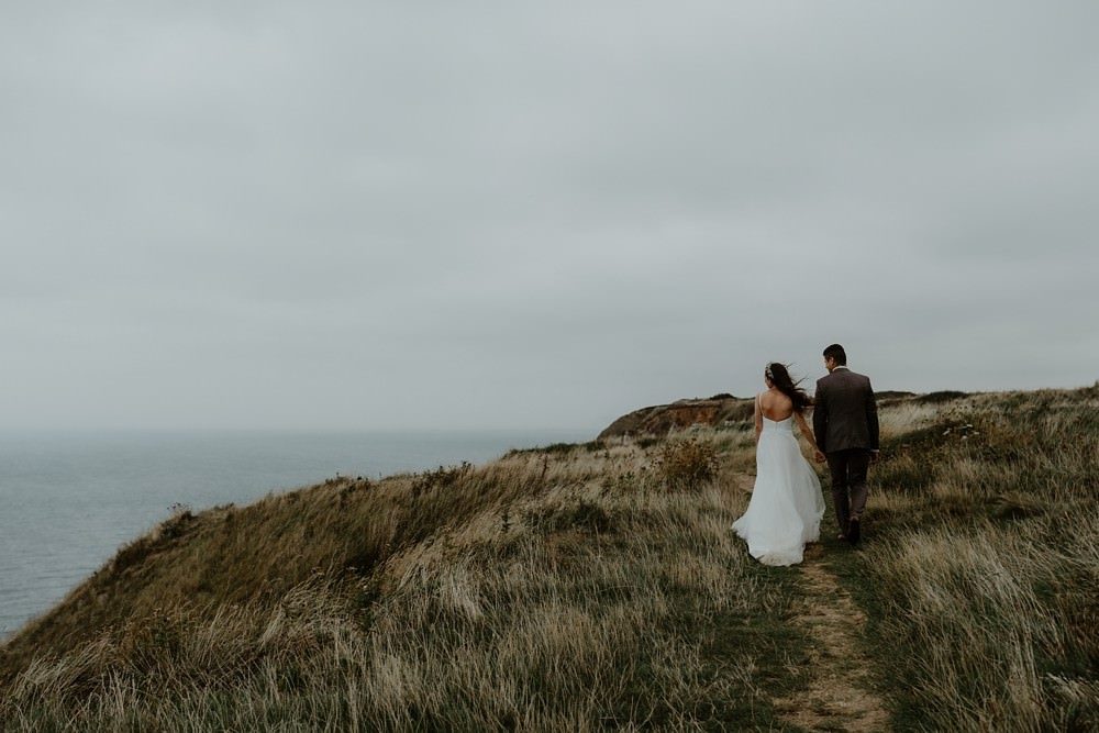 Photographe Elopement Normandie ; séance couple à Etretat 