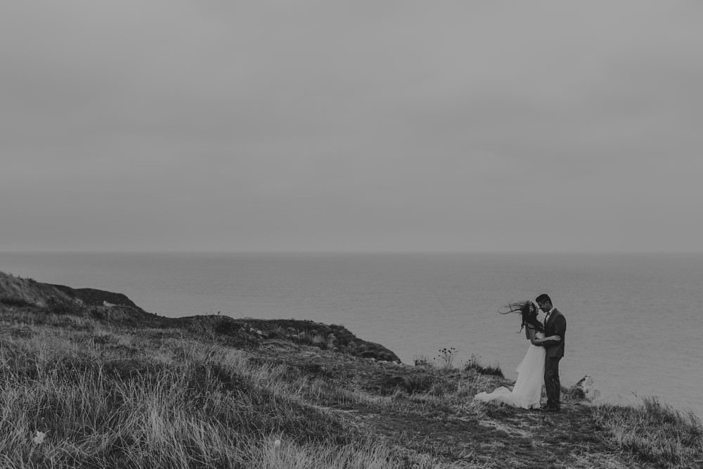 Photographe Elopement Normandie ; séance couple à Etretat 