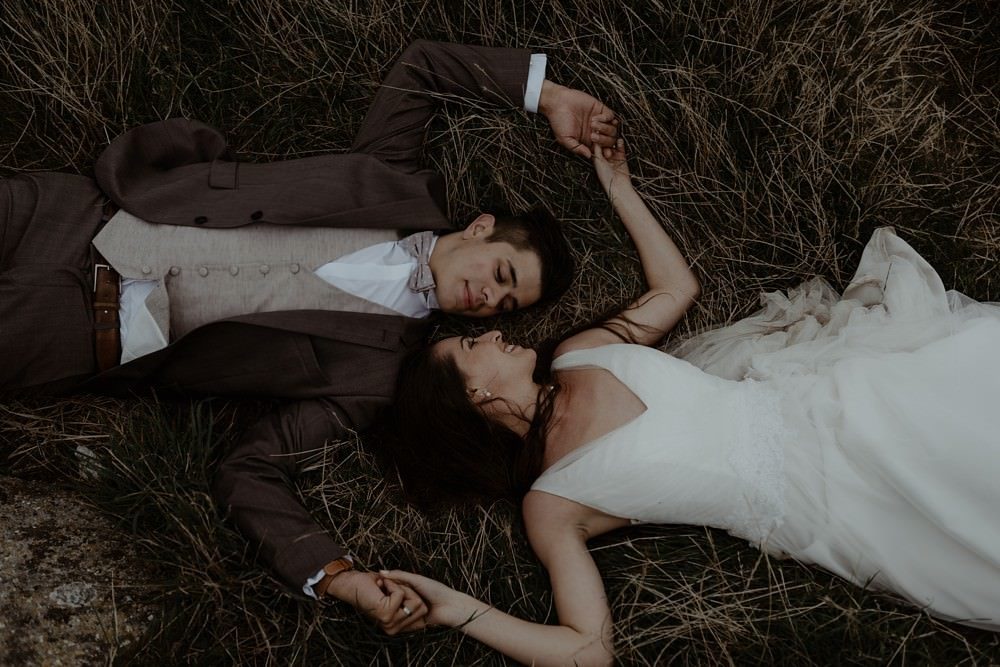 Photographe Elopement Normandie ; séance couple à Etretat 