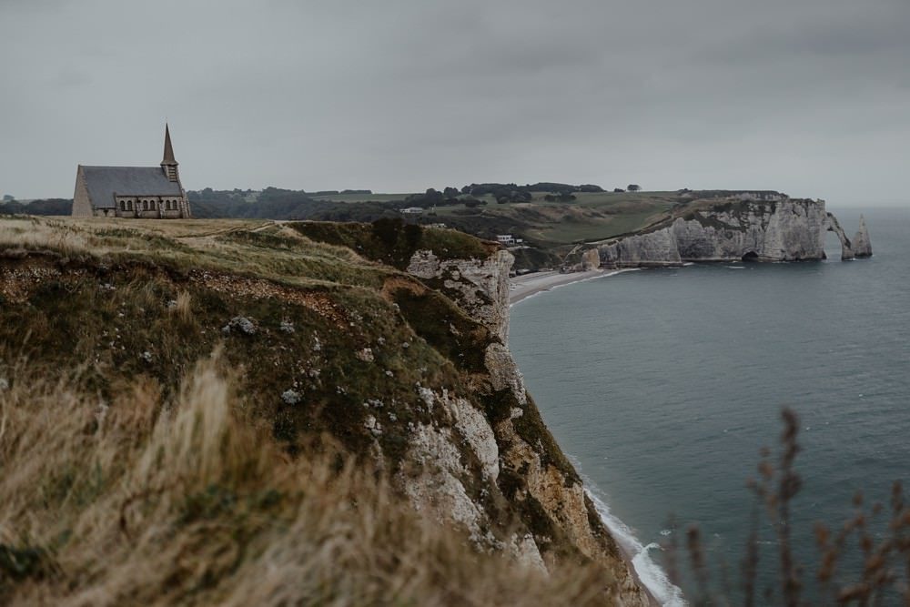 Les falaises d'Etretat et la Chapelle Notre Dame