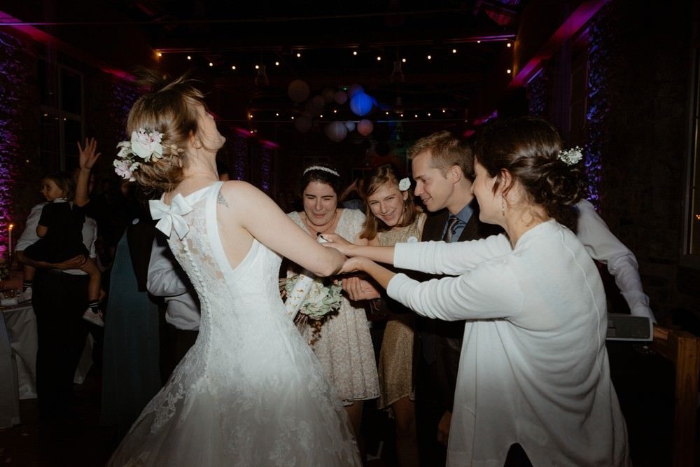 Photographe Mariage Granville - Vidéaste Mariage Granville - Cérémonie laïque au domaine de la Guérie à Coutances dans la Manche