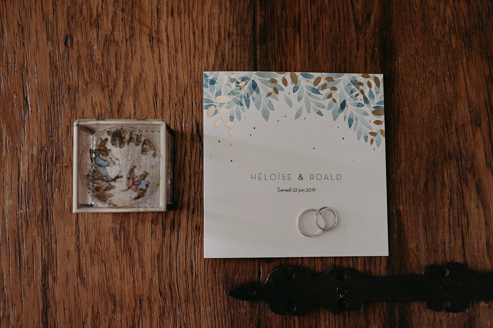 Mariage franco-hollandais folk et nature avec une robe Lorafolk en Normandie près de la mer