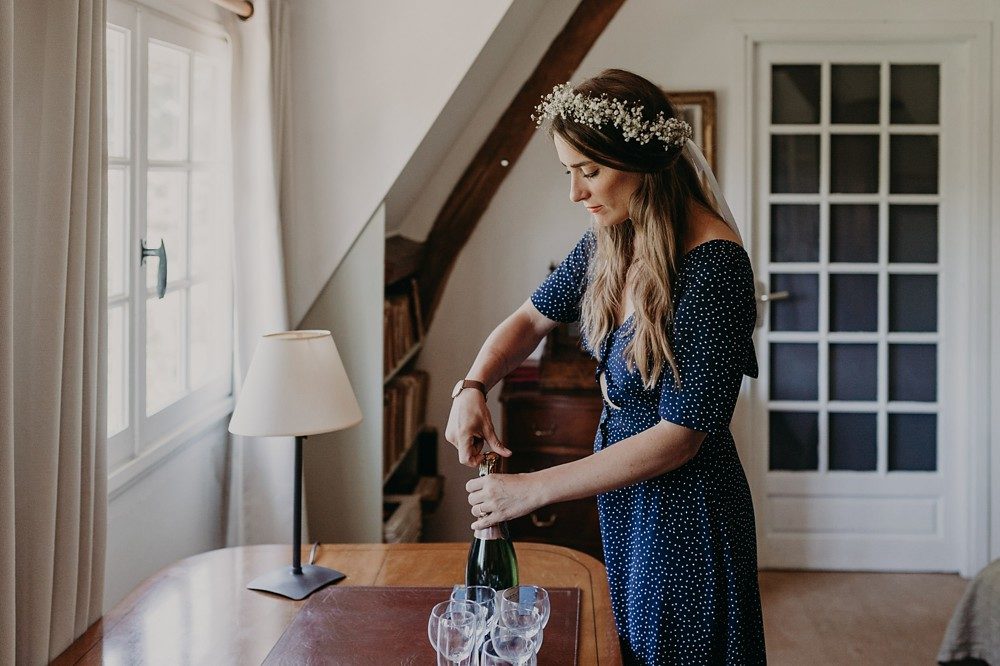Mariage franco-hollandais folk et nature avec une robe Lorafolk en Normandie près de la mer