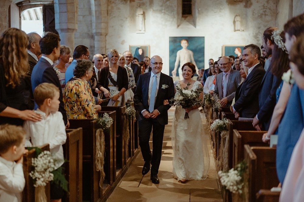 Mariage franco-hollandais folk et nature avec une robe Lorafolk en Normandie près de la mer