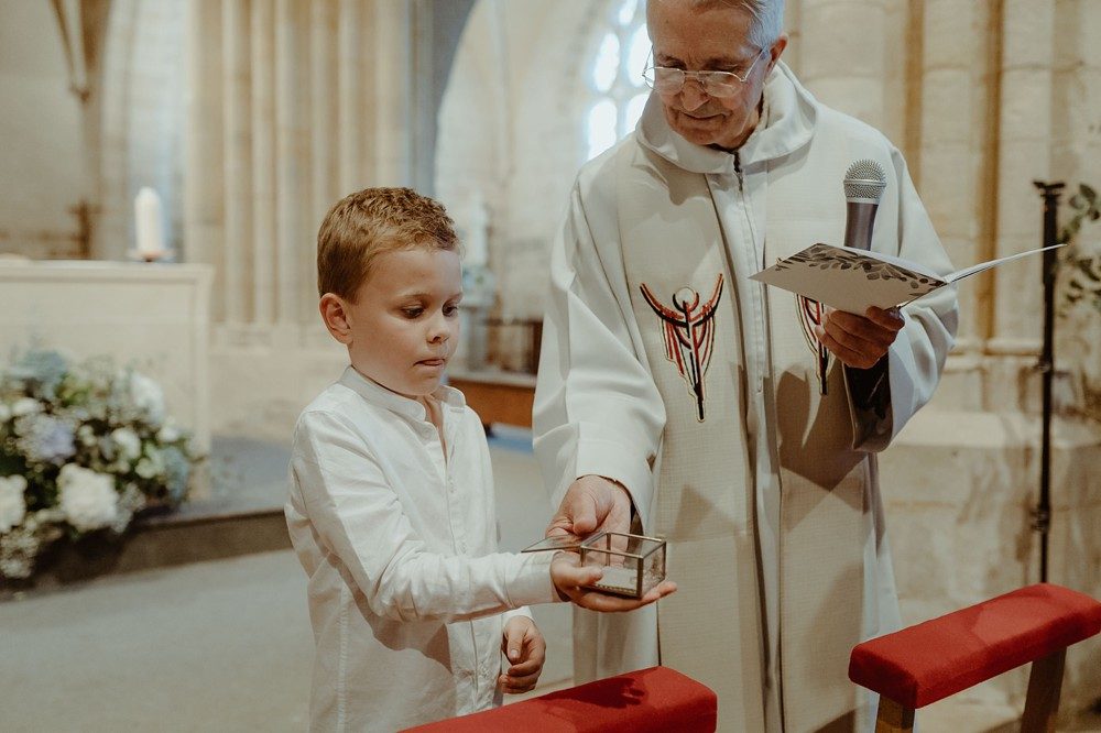 Mariage franco-hollandais folk et nature avec une robe Lorafolk en Normandie près de la mer