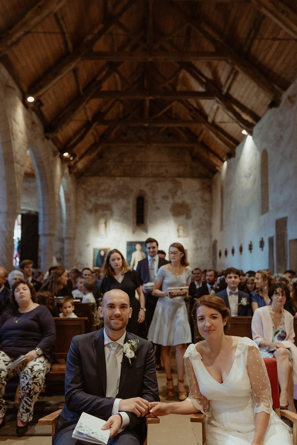 Mariage franco-hollandais folk et nature avec une robe Lorafolk en Normandie près de la mer