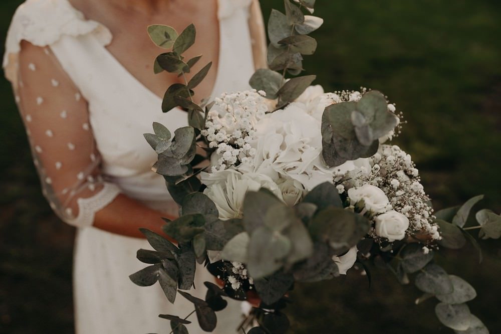 Mariage franco-hollandais folk et nature avec une robe Lorafolk en Normandie près de la mer