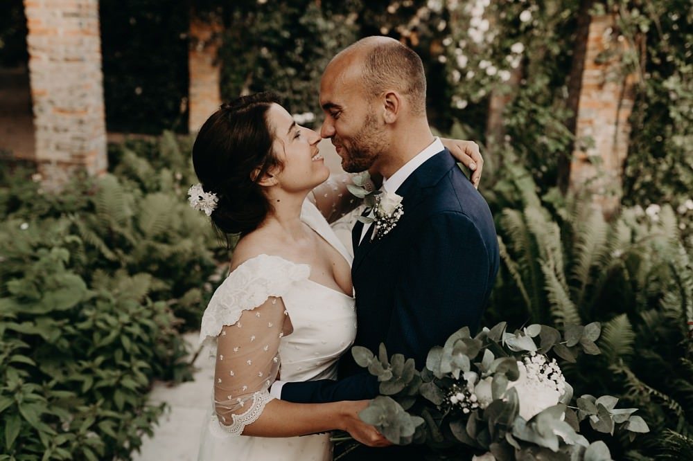 Mariage franco-hollandais folk et nature avec une robe Lorafolk en Normandie près de la mer