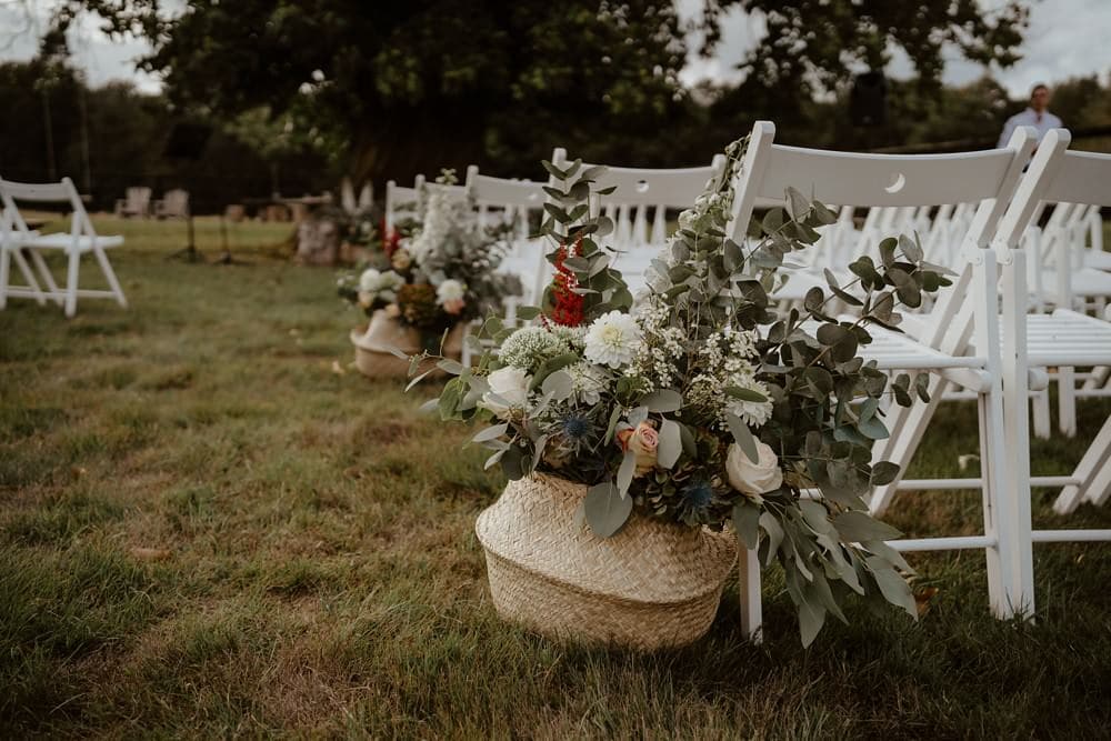 Un mariage laïque dans le Calvados - Mariage sous tente nomade et décoration vintage, fleuriste par l'Atelier de Florine