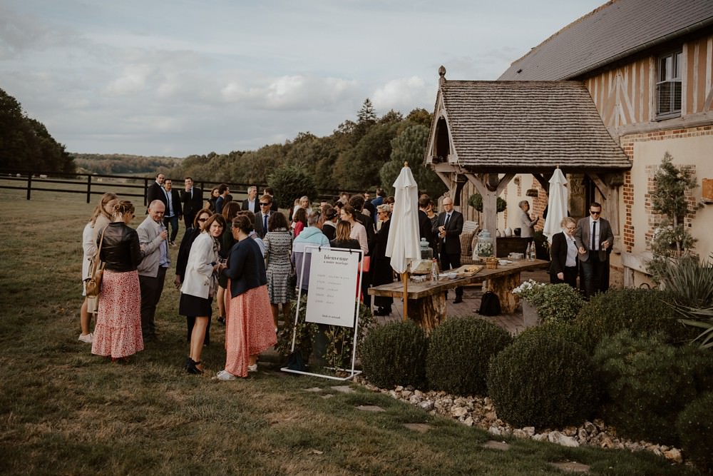Un mariage laïque au Pré des Colombiers dans le Calvados - Mariage sous tente nomade et décoration vintage