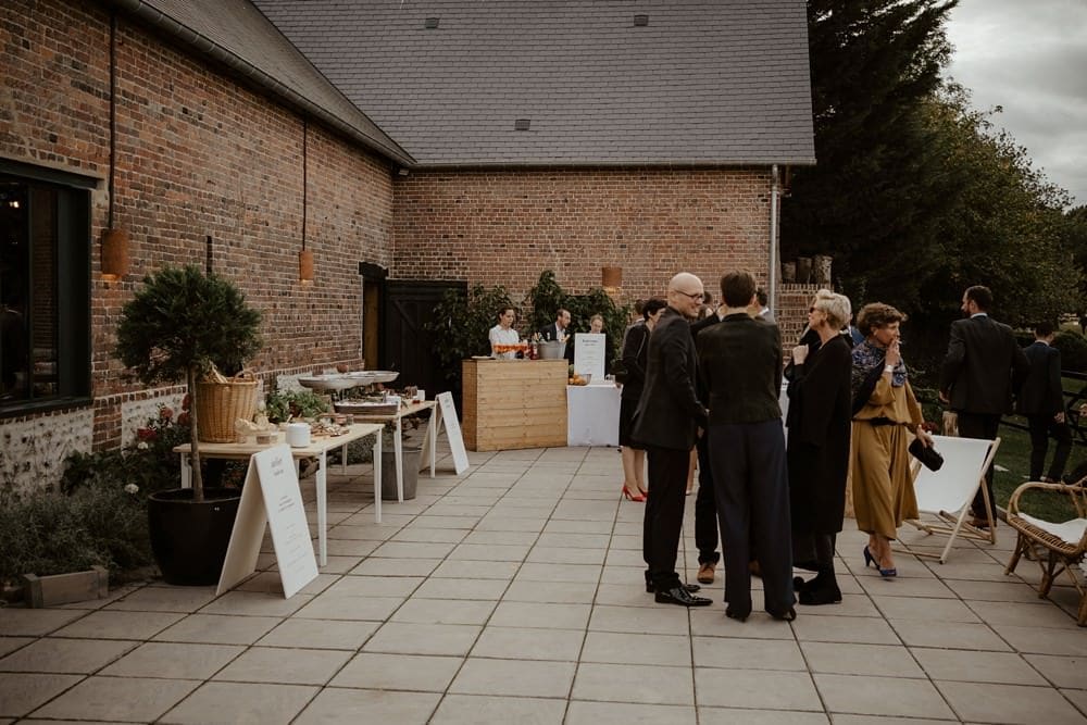 Un mariage laique au Pré des Colombiers dans le Calvados - Mariage sous tente nomade et décoration vintage
