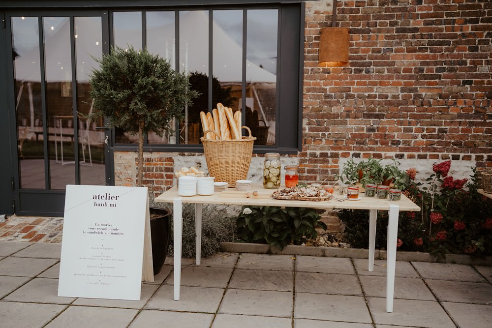 Un mariage laique au Pré des Colombiers dans le Calvados - Mariage sous tente nomade et décoration vintage