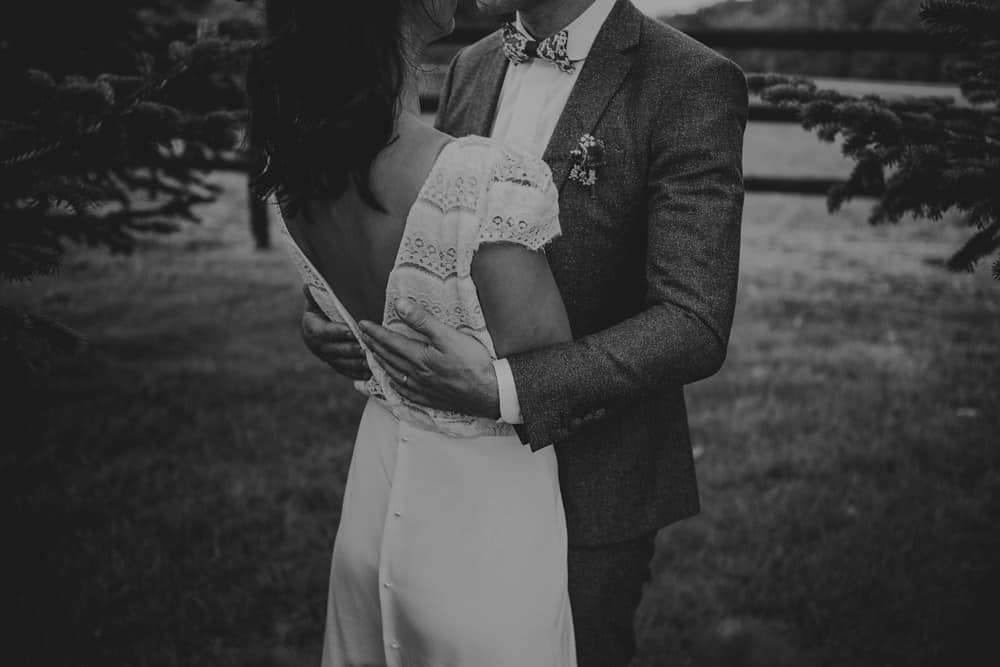 Un mariage laique au Pré des Colombiers dans le Calvados - Mariage sous tente nomade et décoration vintage