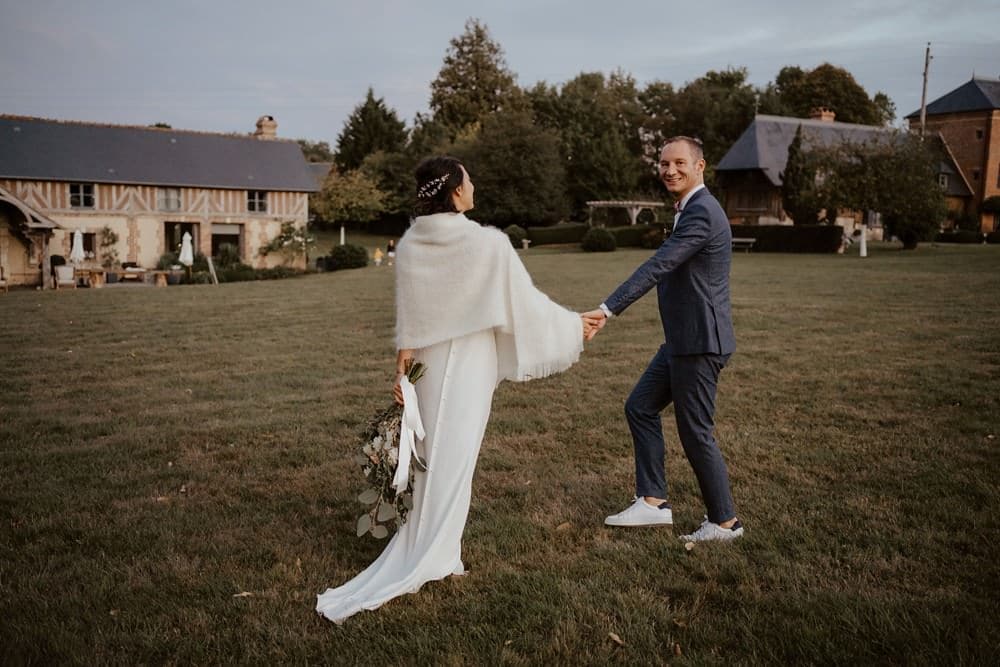 Un mariage laique au Pré des Colombiers dans le Calvados - Mariage sous tente nomade et décoration vintage