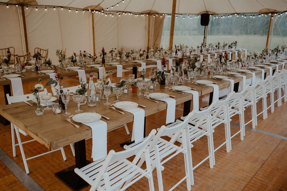 Un mariage laique au Pré des Colombiers dans le Calvados - Mariage sous tente nomade et décoration vintage