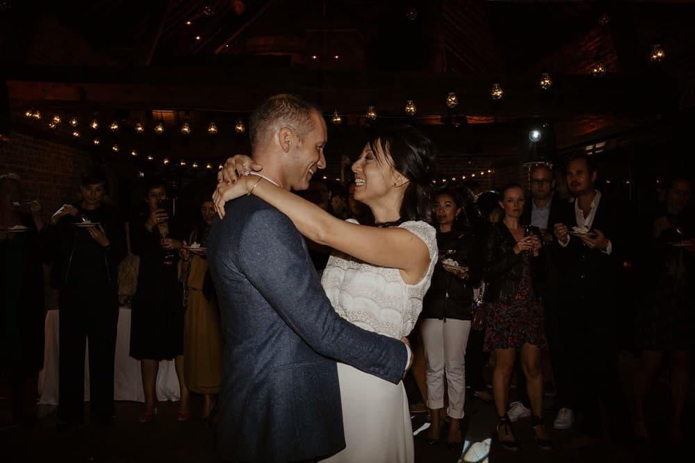 Un mariage laique au Pré des Colombiers dans le Calvados - Mariage sous tente nomade et décoration vintage