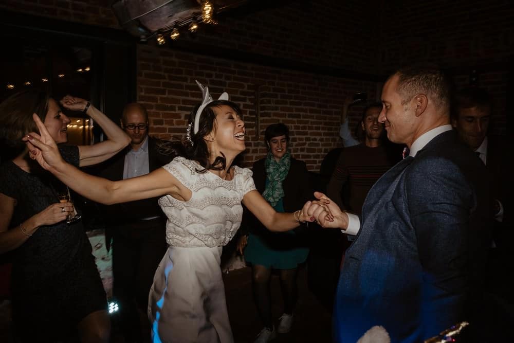 Un mariage laique au Pré des Colombiers dans le Calvados - Mariage sous tente nomade et décoration vintage