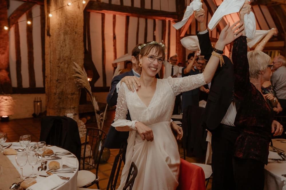 Mariage hygge et folk dans une jolie grange normande aux couleurs de l'automne