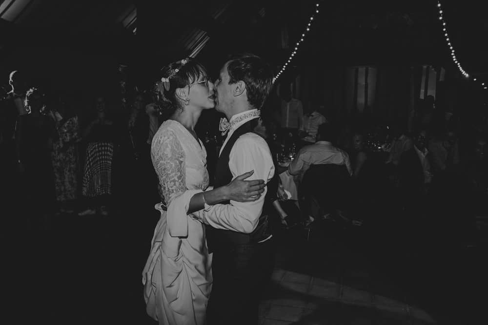 Mariage hygge et folk dans une jolie grange normande aux couleurs de l'automne