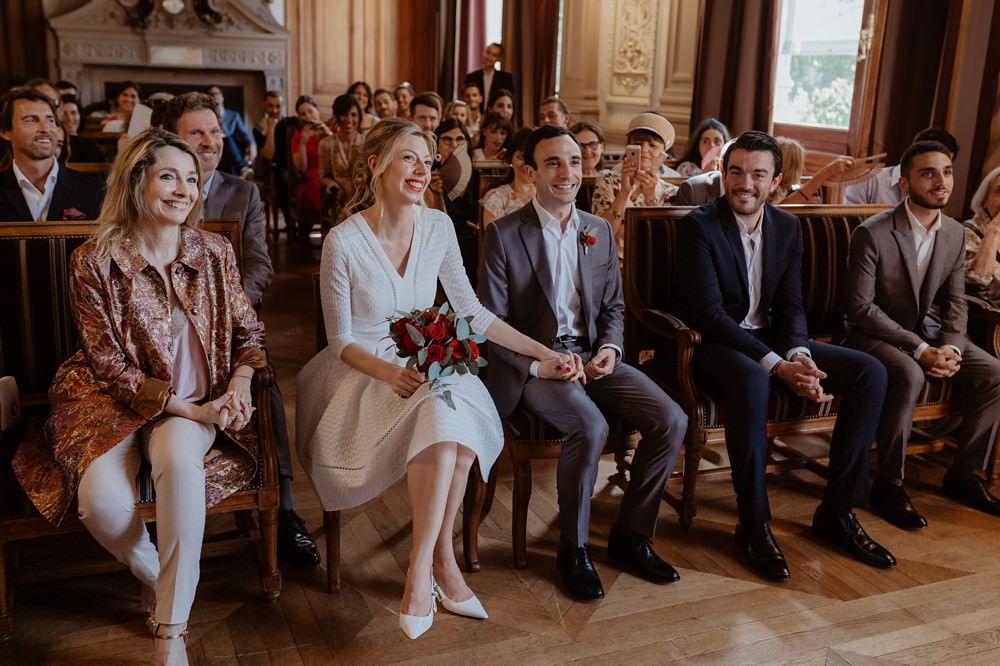 Reportage mariage à la mairie avant le mariage religieux - Emmanuelle Auzou photographe et vidéaste en Normandie