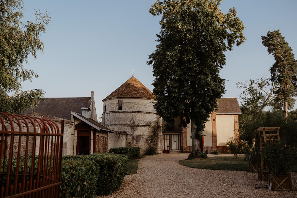 Reportage mariage juif au château barthélémy à Paray-douaville ; photographe et vidéaste pour votre mariage en Normandie et partout en France - Mariage avec cérémonie juive en extérieur et robe Rime Arodaky
