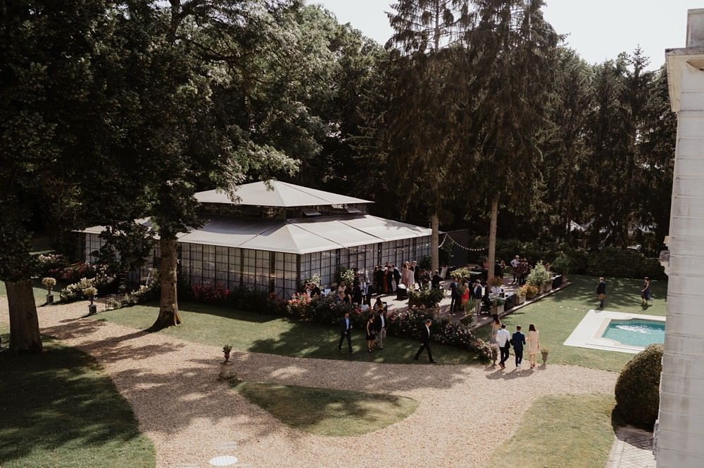 Reportage mariage juif au château barthélémy à Paray-douaville ; photographe et vidéaste pour votre mariage en Normandie et partout en France - Mariage avec cérémonie juive en extérieur et robe Rime Arodaky